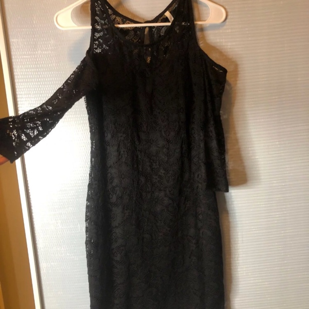 Short black lace bodycon dress
